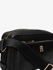 Tommy Hilfiger - ICONIC TOMMY CAMERA BAG - birthday gifts - black - 3