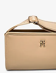 Tommy Hilfiger - TH MONOTYPE CROSSOVER - birthday gifts - harvest wheat - 3