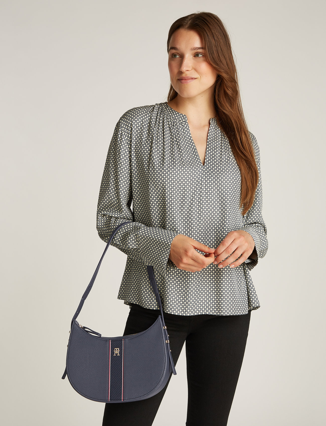 Tommy Hilfiger Th Legacy Shoulder Bag (TOHAW0AW16899