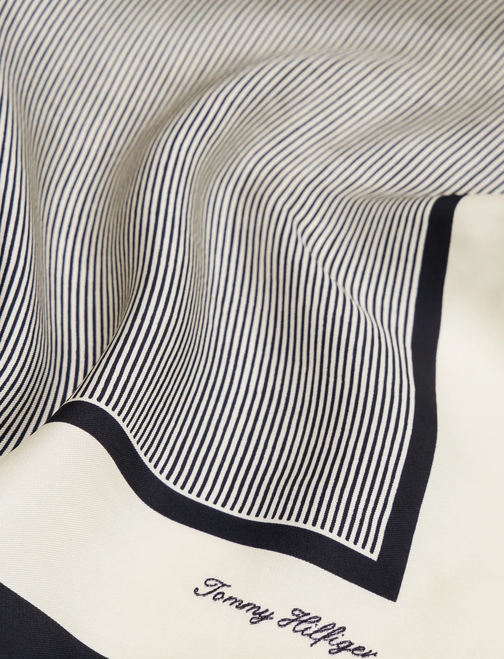 Tommy Hilfiger - TH ELEVATED FLAG SILK SQUARE - sjalar - ithica classic space blue - 3