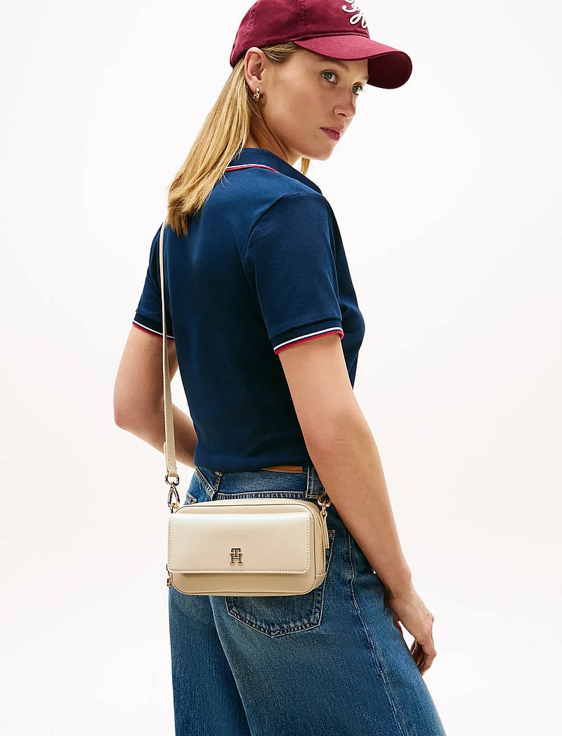 Tommy Hilfiger - TH ICON CAMERA BAG - crossbody kotid - sandalwood - 0