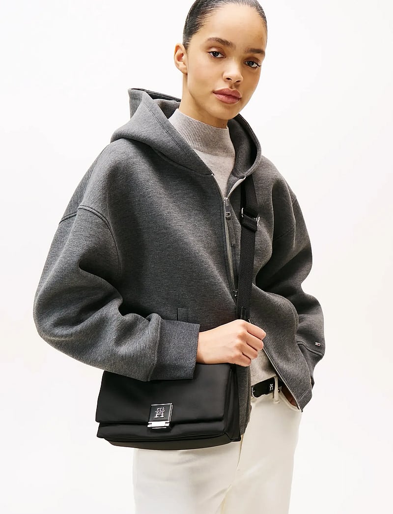 Tommy Hilfiger - TH HER MED CROSSOVER NYLON SV - kasdienis stilius - black - 0