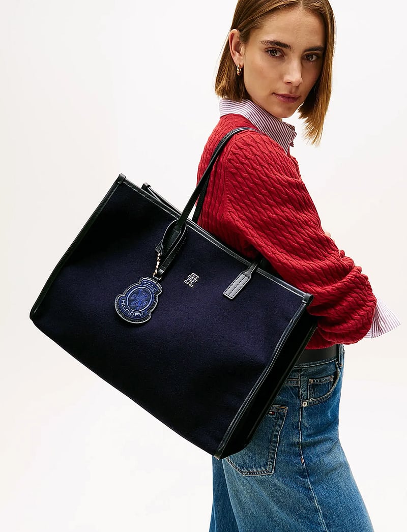 Tommy Hilfiger - TH CITY LARGE TOTE MELTON - speciella tillfällen - space blue - 0