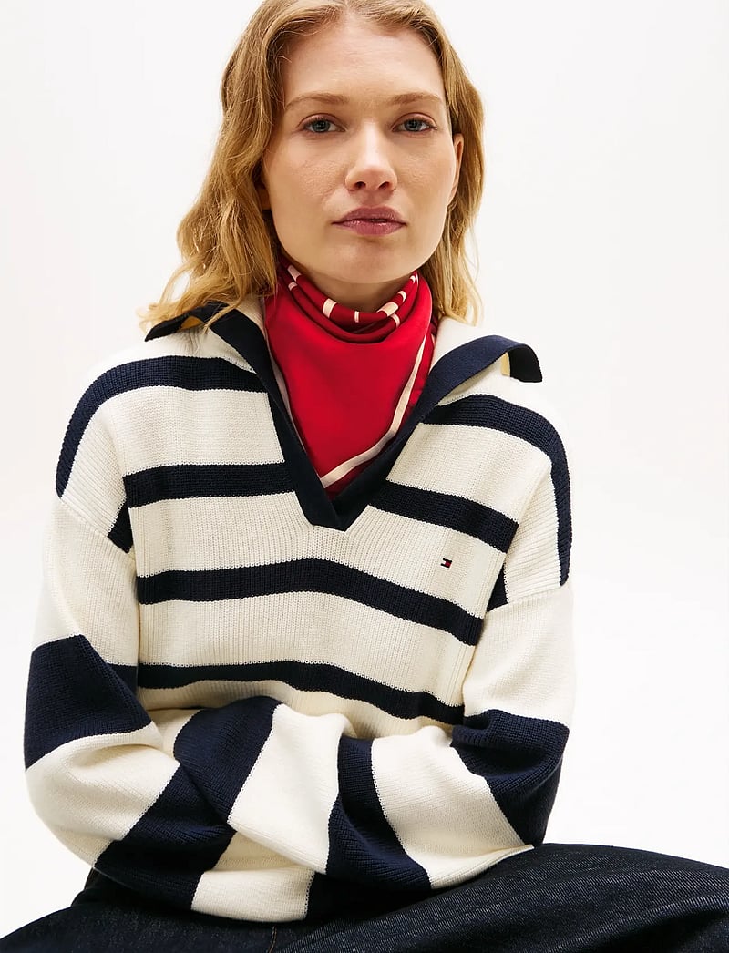 Tommy Hilfiger - TOMMY SCRIPT SILK SCARF - tynde tørklæder - primary red soft cream - 0