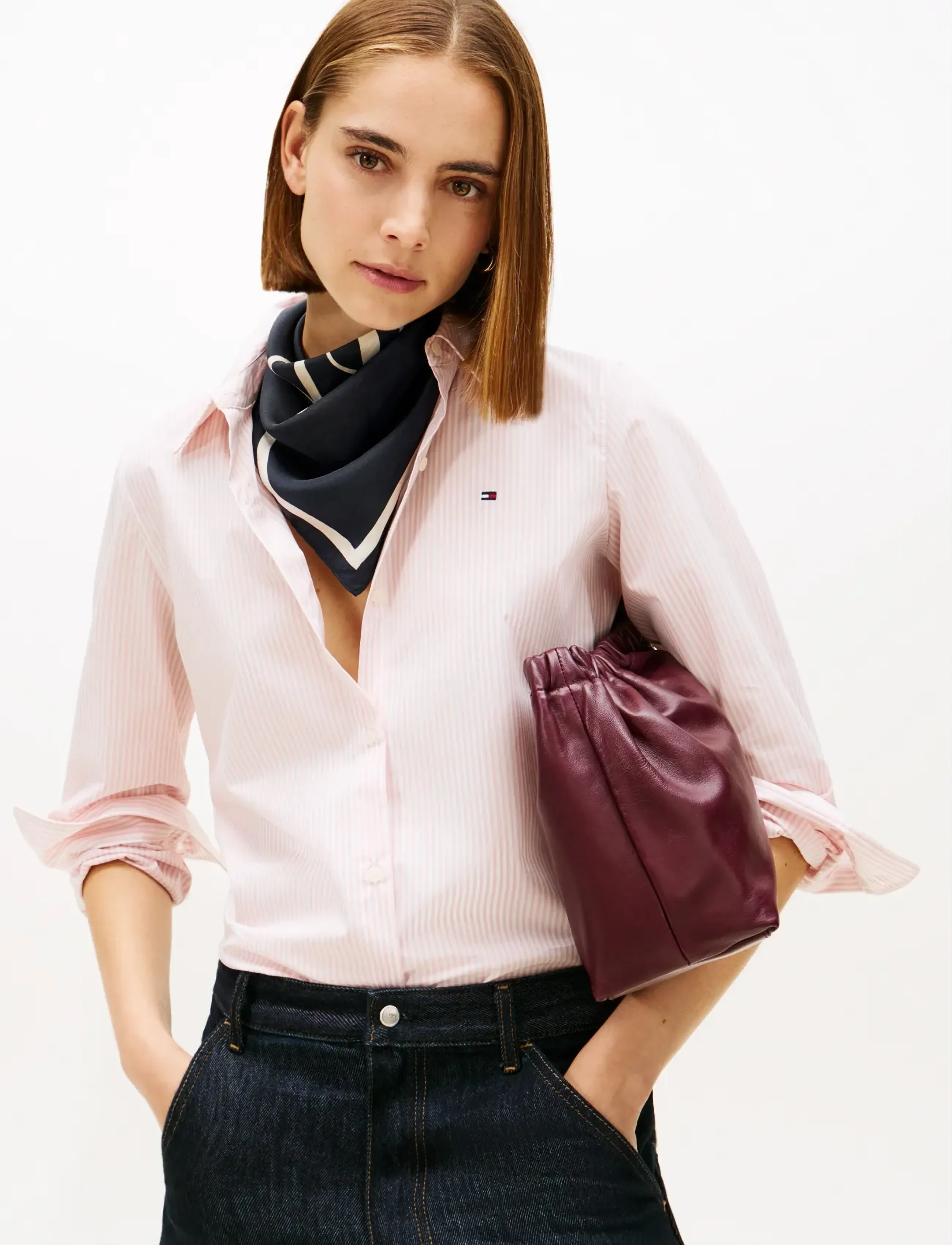 Tommy Hilfiger TOMMY SCRIPT SILK SCARF - Kolleksjoner - SPACE BLUE  SOFT CREAM / navy