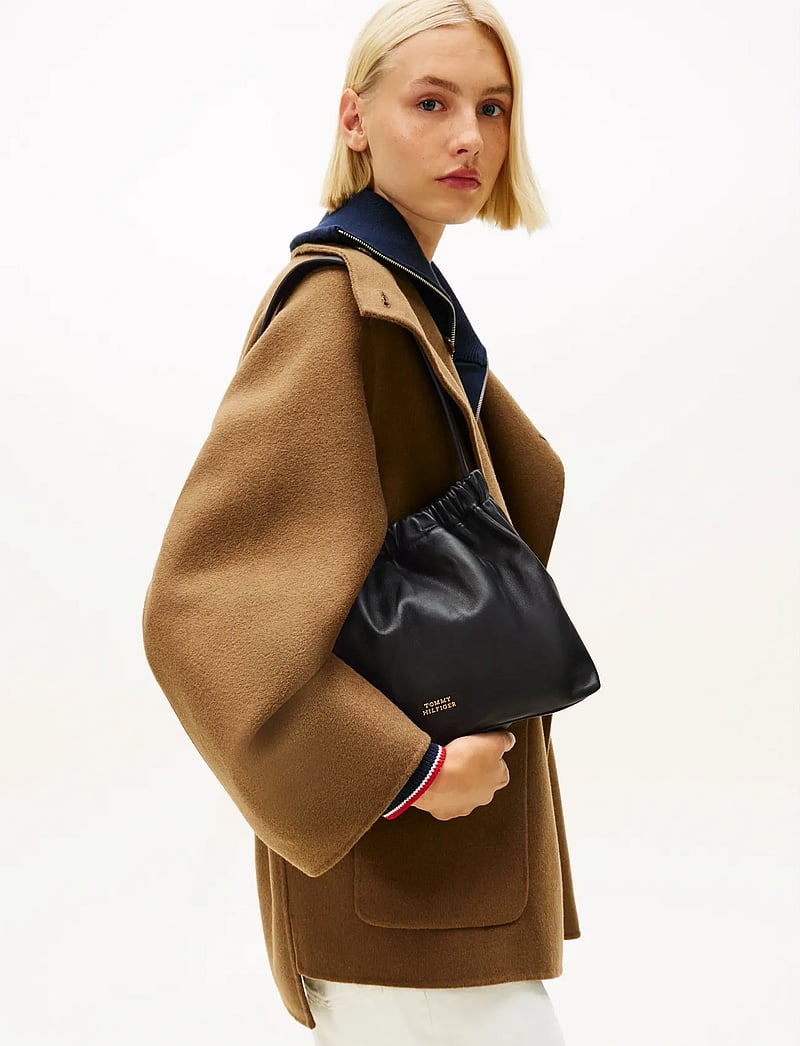 Tommy Hilfiger - SOFT LEATHER SHOULDER BAG - speciella tillfällen - black - 0