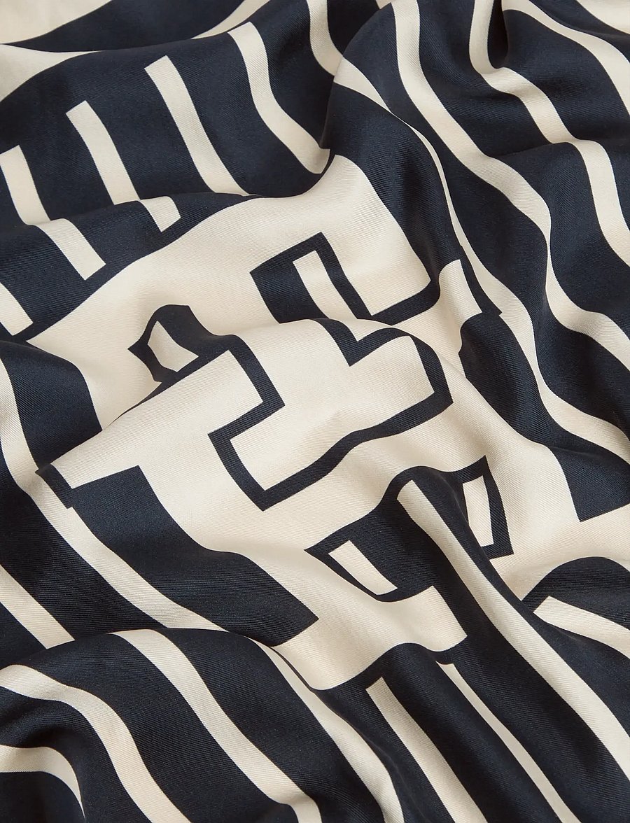 Tommy Hilfiger - TH ELEVATED CHIC SILK SQUARE - tynde tørklæder - space blue - 3