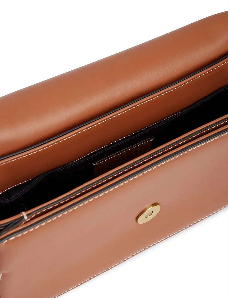 Tommy Hilfiger - TH SCRIPT FLAP CROSSOVER - crossbody bags - cognac - 3