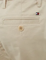 Tommy Hilfiger - 1985 CHINO PANTS - gode sommertilbud - classic beige - 5