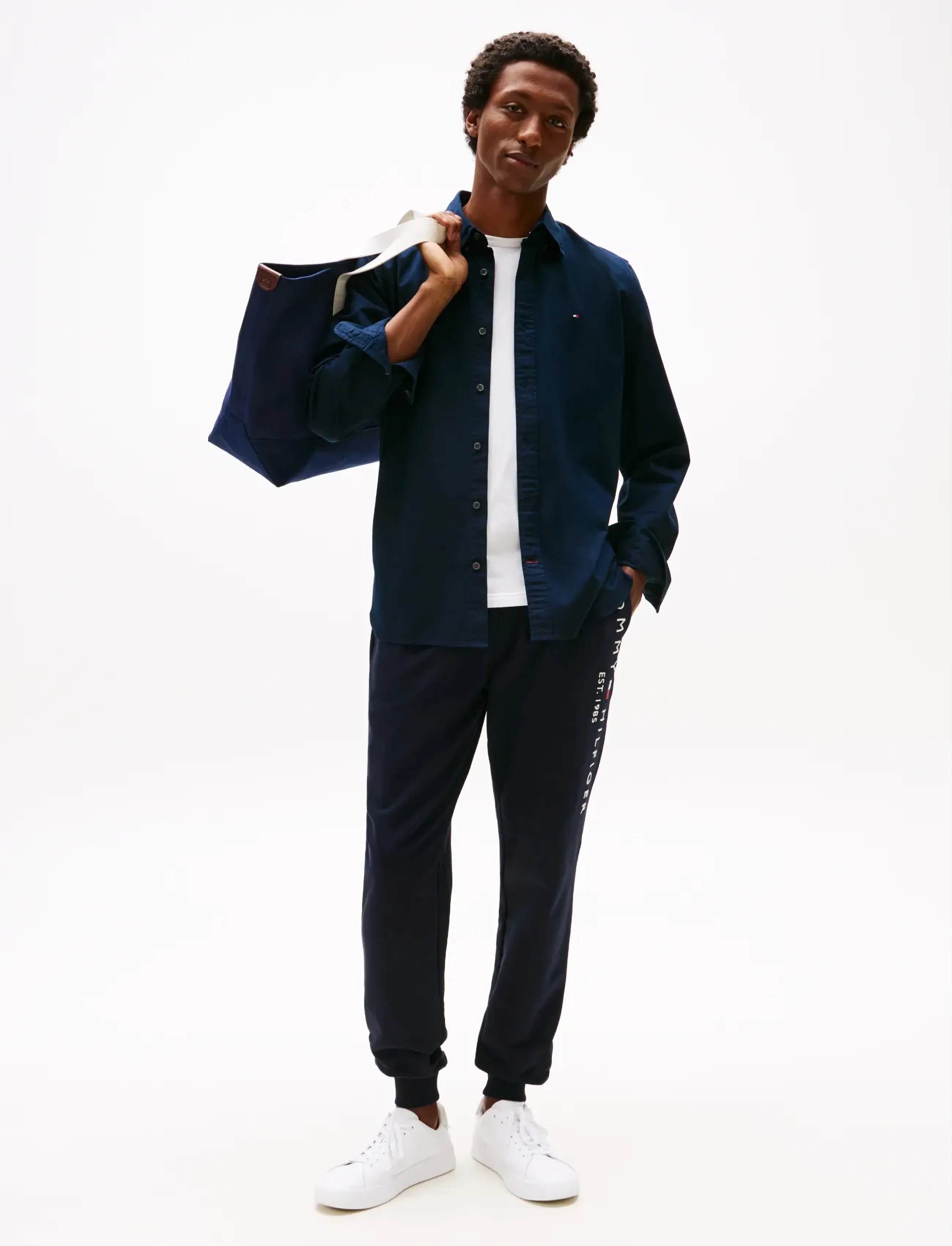 Tommy Hilfiger - TOMMY LOGO SWEATPANTS - jogginghosen - desert sky - 4