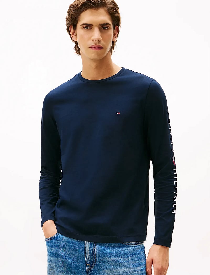 Tommy Hilfiger - TOMMY LOGO LONG SLEEVE TEE - långärmade t-shirts - desert sky - 0