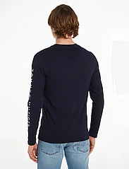 Tommy Hilfiger - TOMMY LOGO LONG SLEEVE TEE - long-sleeved t-shirts - desert sky - 4