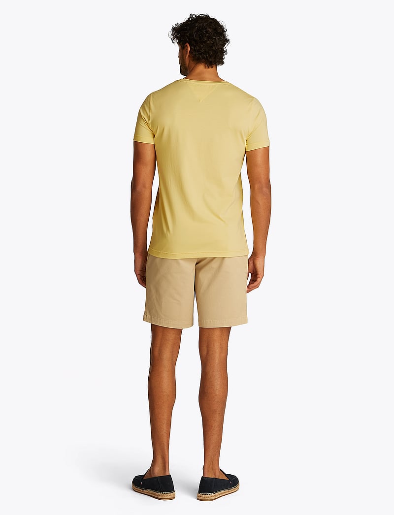 Tommy Hilfiger - STRETCH SLIM FIT TEE - kortärmade t-shirts - citronella - 3