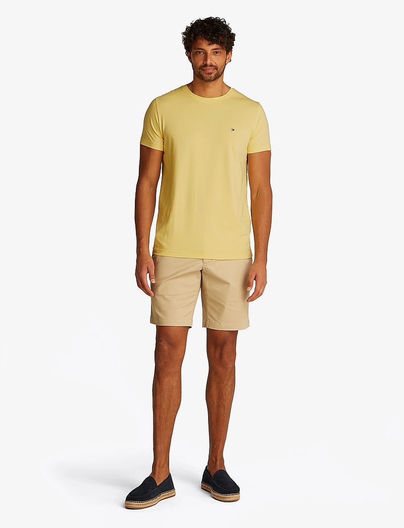 Tommy Hilfiger - STRETCH SLIM FIT TEE - kortärmade t-shirts - citronella - 5