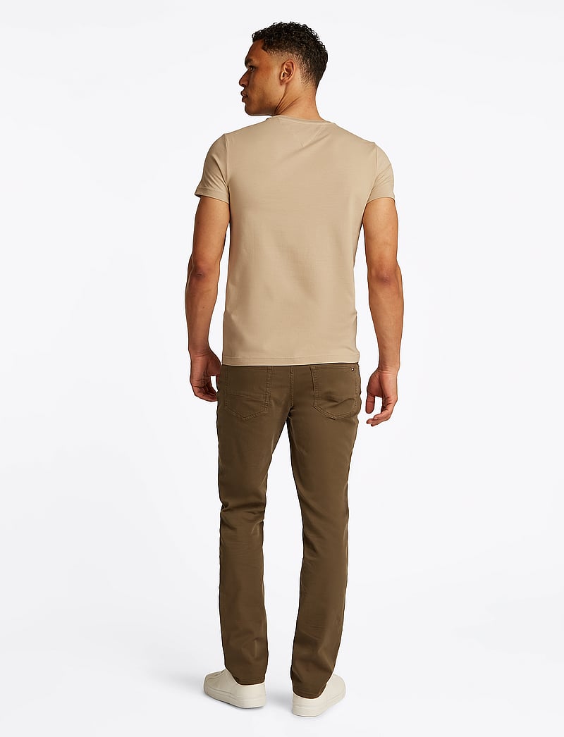 Tommy Hilfiger - STRETCH SLIM FIT TEE - kortärmade t-shirts - sandalwood - 2