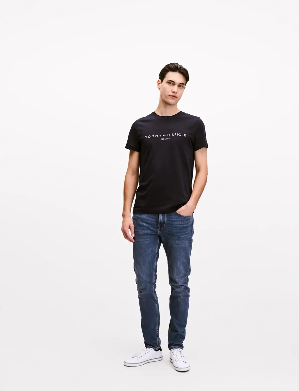 Tommy Hilfiger - CORE TOMMY LOGO TEE - kortærmede t-shirts - jet black - 0