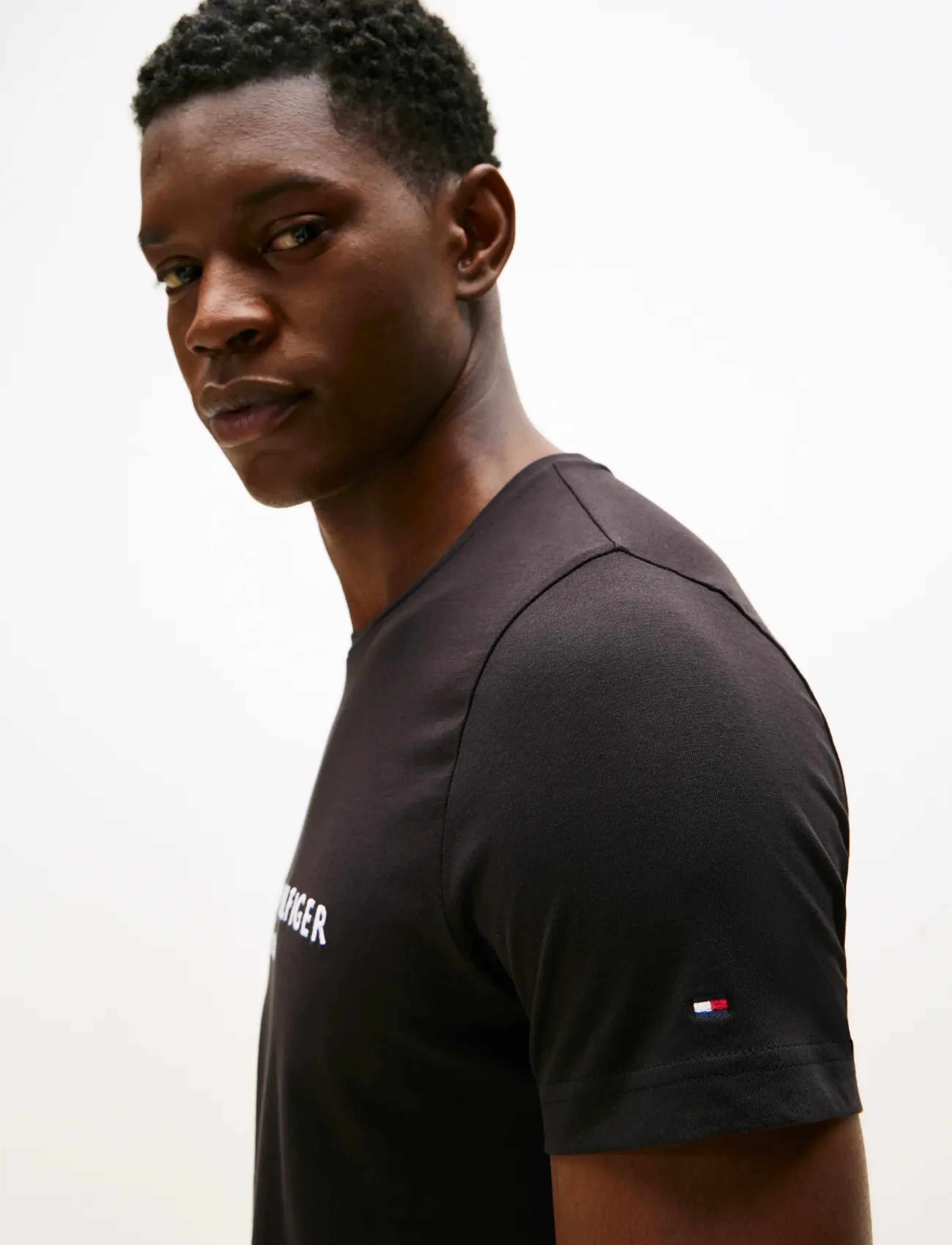 Tommy Hilfiger - CORE TOMMY LOGO TEE - short-sleeved t-shirts - jet black - 4