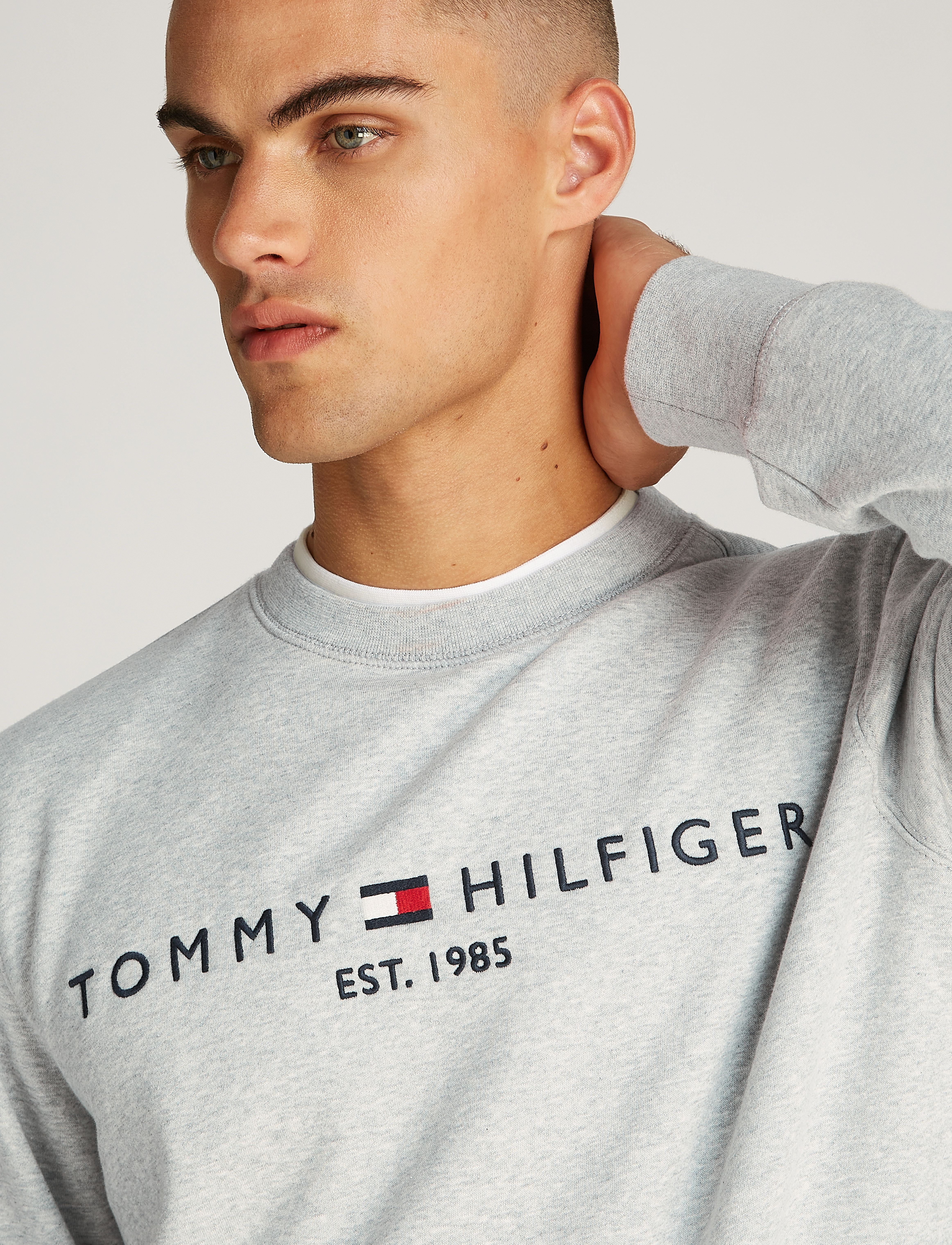 Tommy Hilfiger - TOMMY LOGO SWEATSHIRT - urlaubsfavoriten - light grey heather - 4