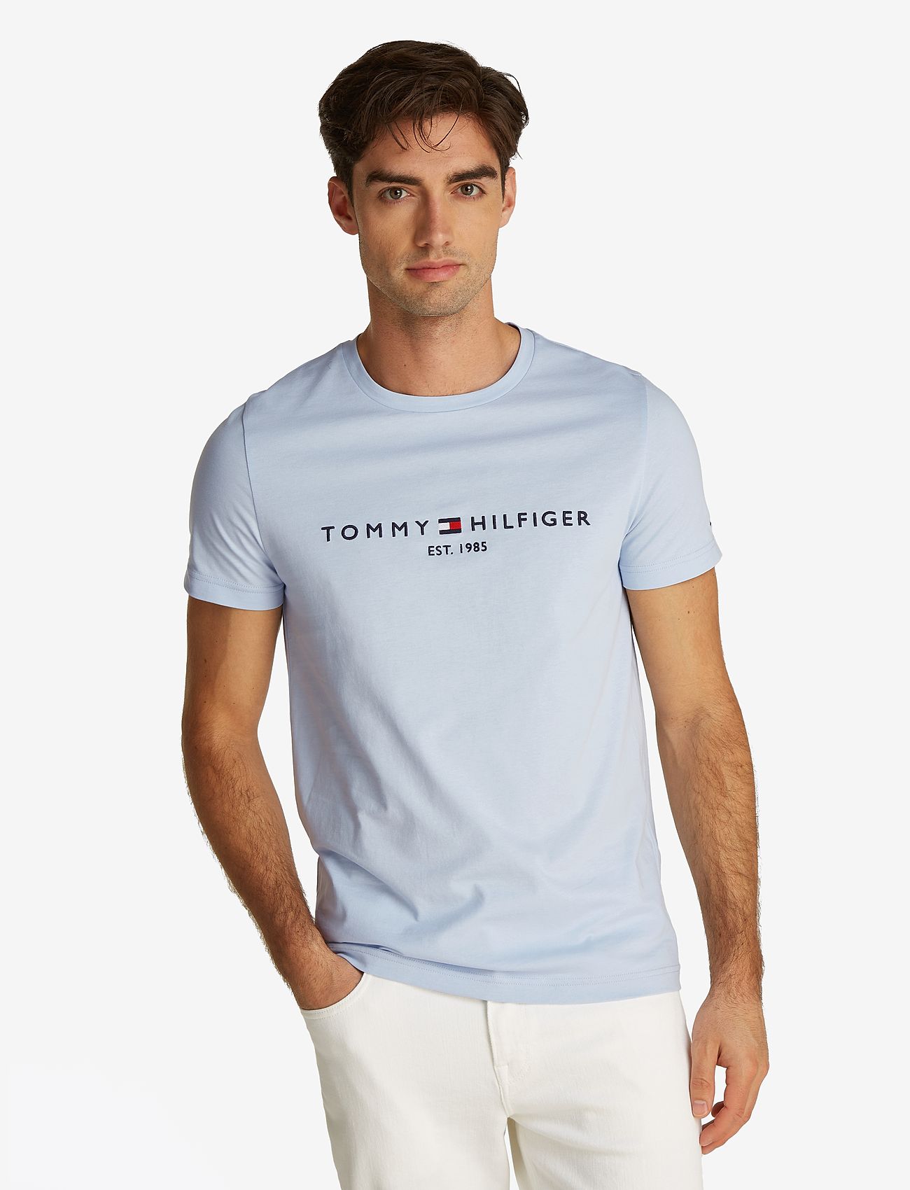 Tommy Hilfiger - TOMMY LOGO TEE - kortärmade t-shirts - breezy blue - 0