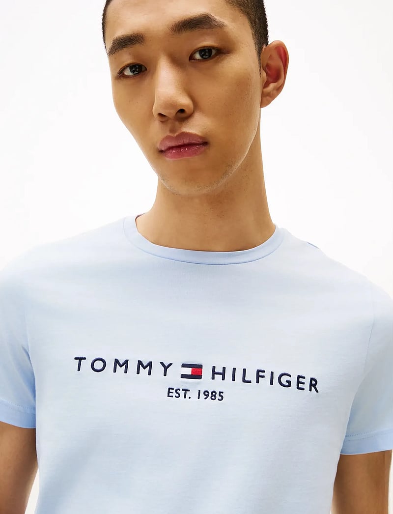 Tommy Hilfiger - TOMMY LOGO TEE - kortärmade t-shirts - breezy blue - 5