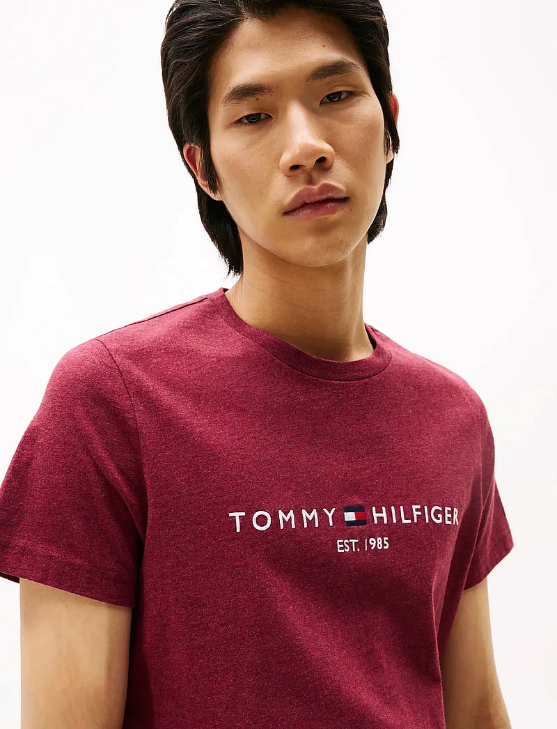 Tommy Hilfiger - TOMMY LOGO TEE - kortærmede t-shirts - deep rouge heather - 4