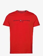 Tommy Hilfiger - TOMMY LOGO TEE - kortermede t-skjorter - fierce red - 0