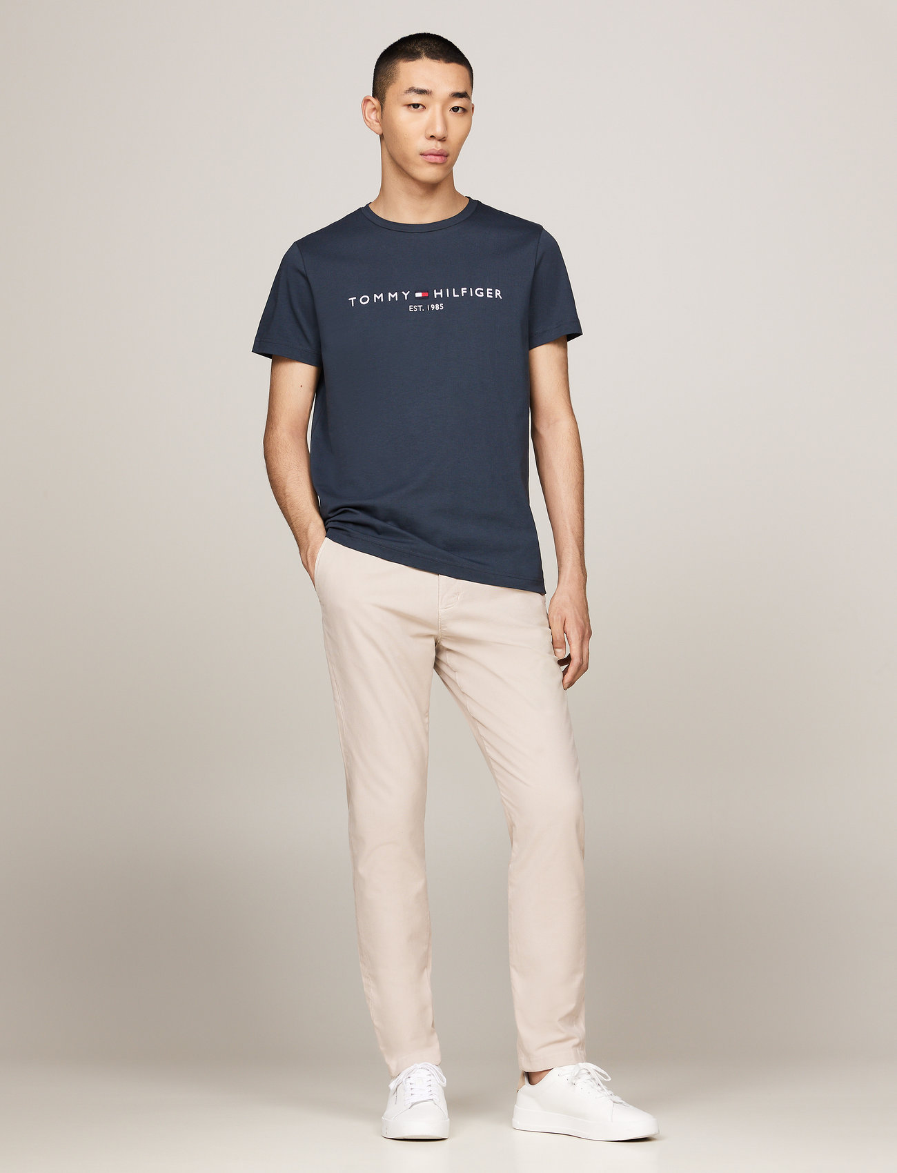 Tommy Hilfiger - TOMMY LOGO TEE - kortärmade t-shirts - military denim - 3