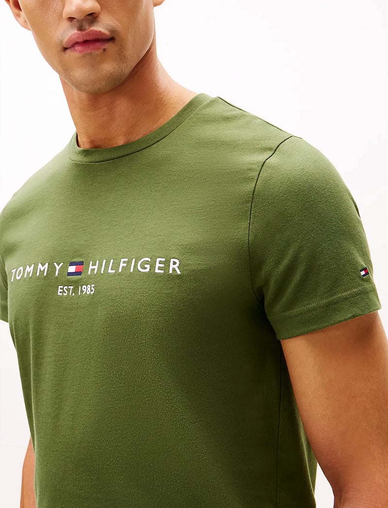 Tommy Hilfiger - TOMMY LOGO TEE - kurzärmelig - mountain pine - 4