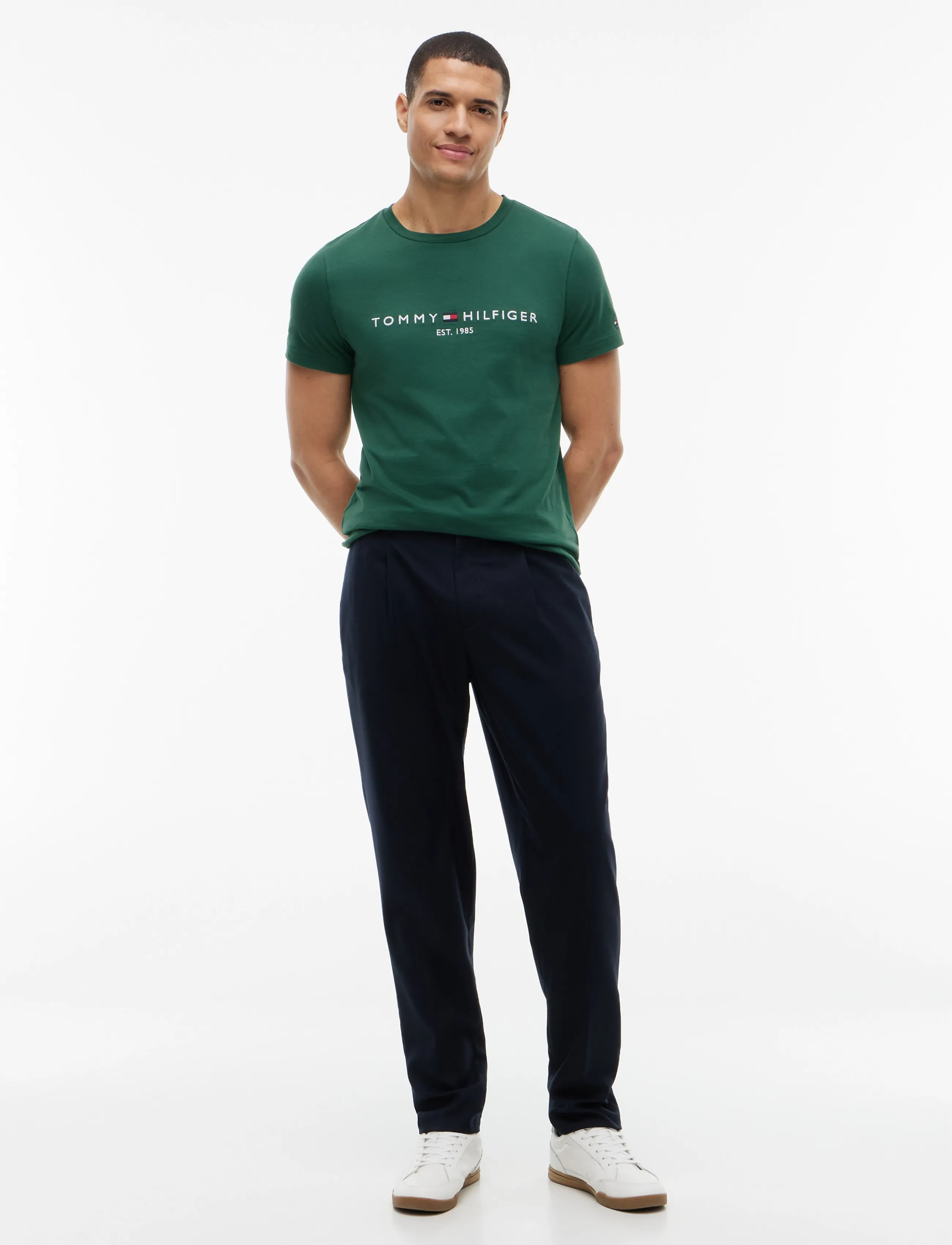 Tommy Hilfiger - TOMMY LOGO TEE - kortærmede t-shirts - ornamental green - 4