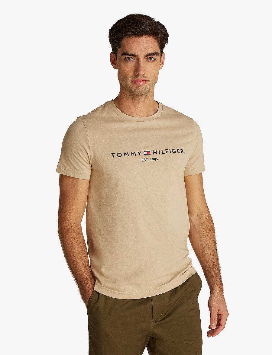 Tommy Hilfiger - TOMMY LOGO TEE - kurzärmelig - sandalwood - 0