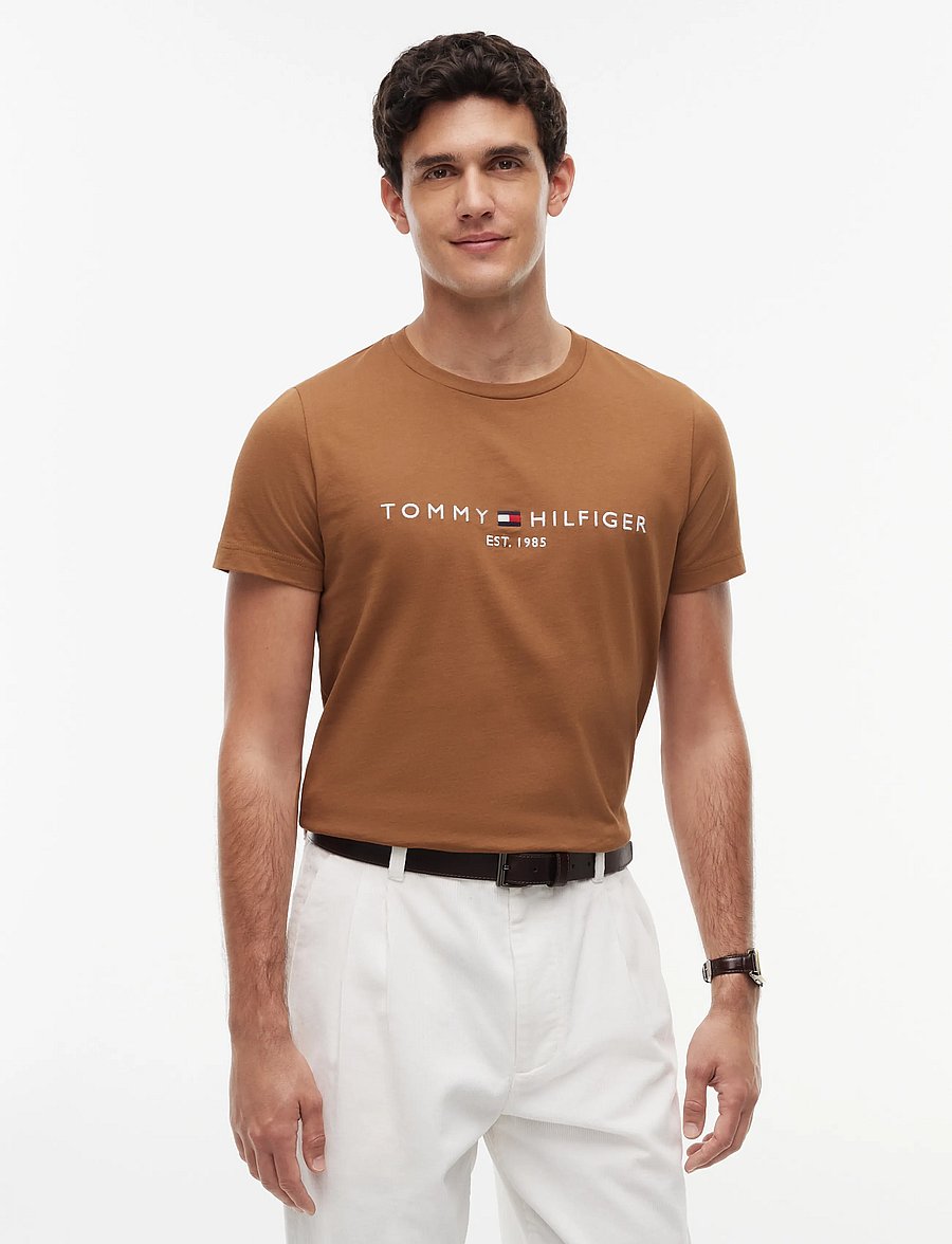 Tommy Hilfiger - TOMMY LOGO TEE - kurzärmelige t-shirts - timeless tawny - 0