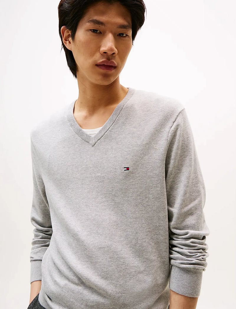 Tommy Hilfiger - ESSENTIAL COTTON V NECK - v-ausschnitt - light grey heather - 5