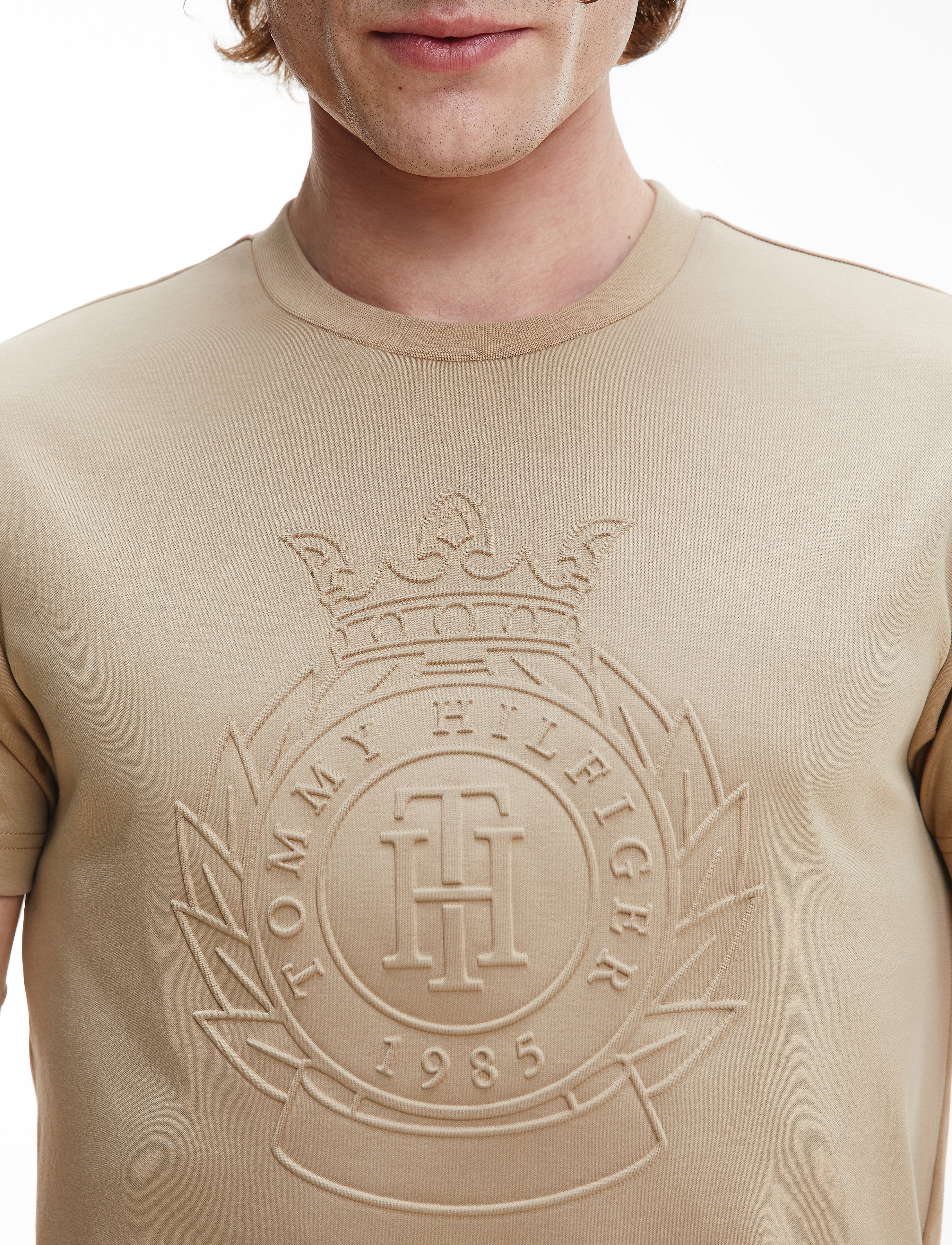 Tommy Hilfiger - LUXURY EMBOSS TEE - camel - 4
