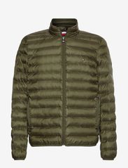 CORE PACKABLE RECYCLED JACKET - ARMY GREEN