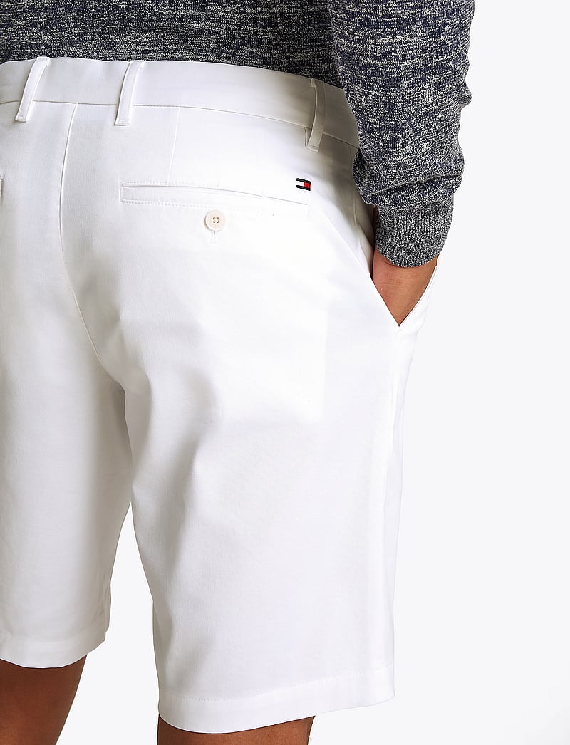 Tommy Hilfiger - HARLEM SHORT 1985 - casual shorts - th optic white - 2