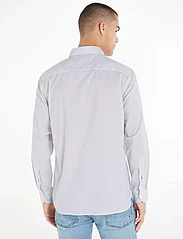 Tommy Hilfiger - CORE FLEX MINI GEO PRT RF SHIRT - avslappede skjorter - white / carbon navy - 8
