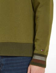 Tommy Hilfiger - MONOTYPE COLLEGIATE CREWNECK - sportiska stila džemperi - putting green - 3