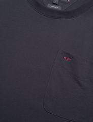 Tommy Hilfiger - MONOTYPE POCKET TEE - kortärmade t-shirts - desert sky - 2