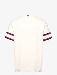 Tommy Hilfiger - MONOTYPE SLEEVE COLOURBLOCK TEE - short-sleeved t-shirts - calico - 1