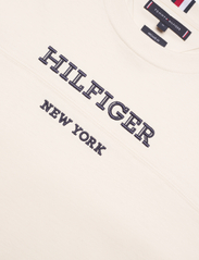 Tommy Hilfiger - MONOTYPE SLEEVE COLOURBLOCK TEE - short-sleeved t-shirts - calico - 2