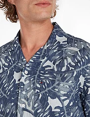 Tommy Hilfiger - W-DIFFUSED FOLIAGE PRT SHIRT S/S - kortärmade skjortor - basic navy / multi - 3