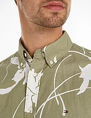 Tommy Hilfiger - LARGE TROPICAL PRT SHIRT S/S - overhemden met korte mouw - faded olive / optic white - 3