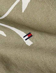 Tommy Hilfiger - LARGE TROPICAL PRT SHIRT S/S - kortärmade t-shirts - faded olive / optic white - 5