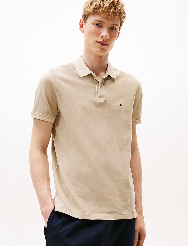 Tommy Hilfiger - GARMENT DYE REG POLO - kortærmede poloer - sandalwood - 0
