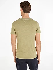 Tommy Hilfiger - GARMENT DYE TOMMY LOGO TEE - lyhythihaiset - faded olive - 2