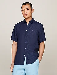 Tommy Hilfiger - PIGMENT DYED LINEN RF SHIRT S/S - short-sleeved shirts - carbon navy - 2
