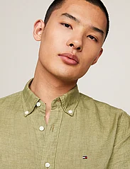 Tommy Hilfiger - PIGMENT DYED LINEN RF SHIRT S/S - short-sleeved shirts - faded olive - 4