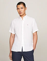 Tommy Hilfiger - PIGMENT DYED LINEN RF SHIRT S/S - short-sleeved shirts - optic white - 2