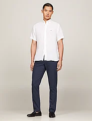 Tommy Hilfiger - PIGMENT DYED LINEN RF SHIRT S/S - short-sleeved shirts - optic white - 5