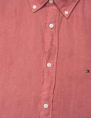 Tommy Hilfiger - PIGMENT DYED LINEN RF SHIRT S/S - kortärmade skjortor - teaberry blossom - 2